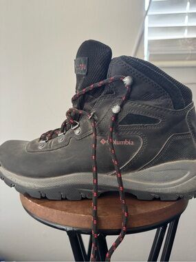 Columbia women  Black Hiking Boots
